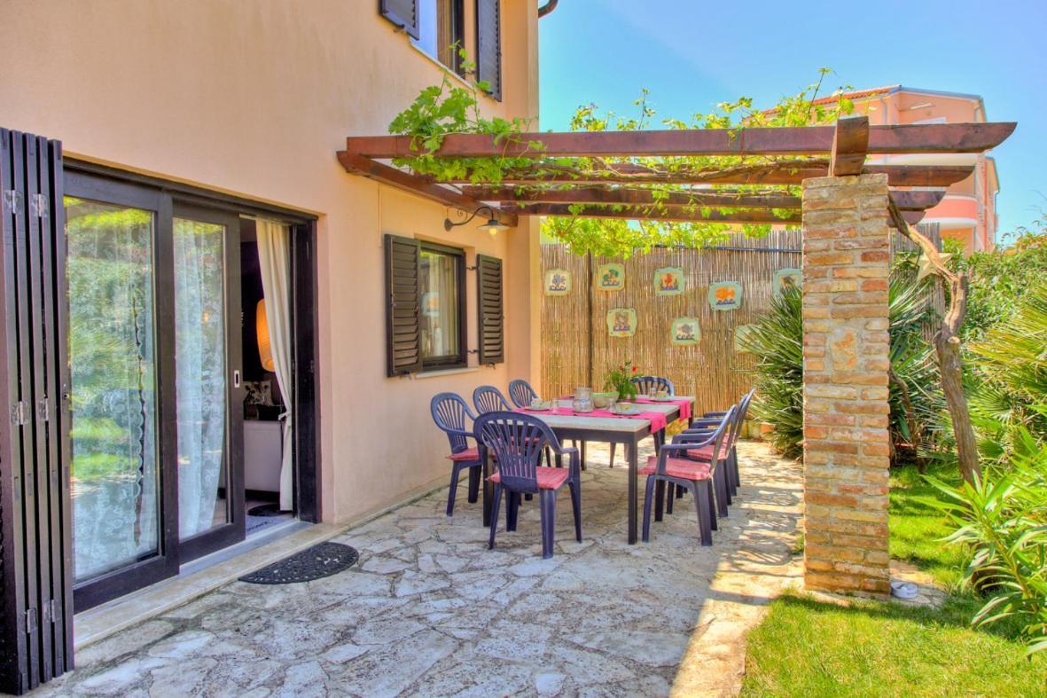Villa Dolce Vita **** Premantura Esterno foto